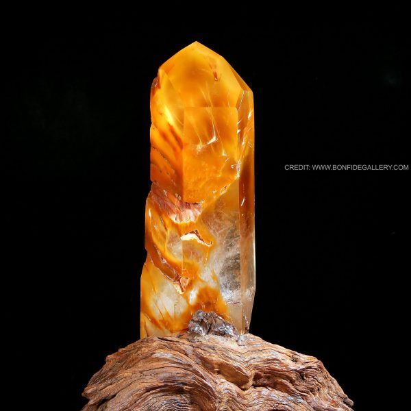 Amber Radiance Obelisk 1